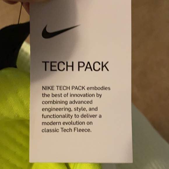 NWT NIKE Tech Pack women’s cropped sweatshirt. - Picture 8 of 9